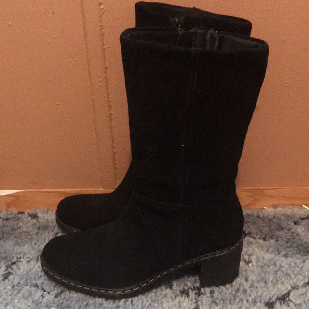 -•-Black Dockers brand ankle boots-•-